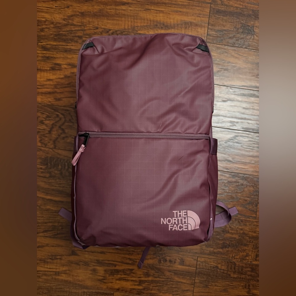 LIKE NEW!!! The North Face Base Camp Voyager Daypack 26L